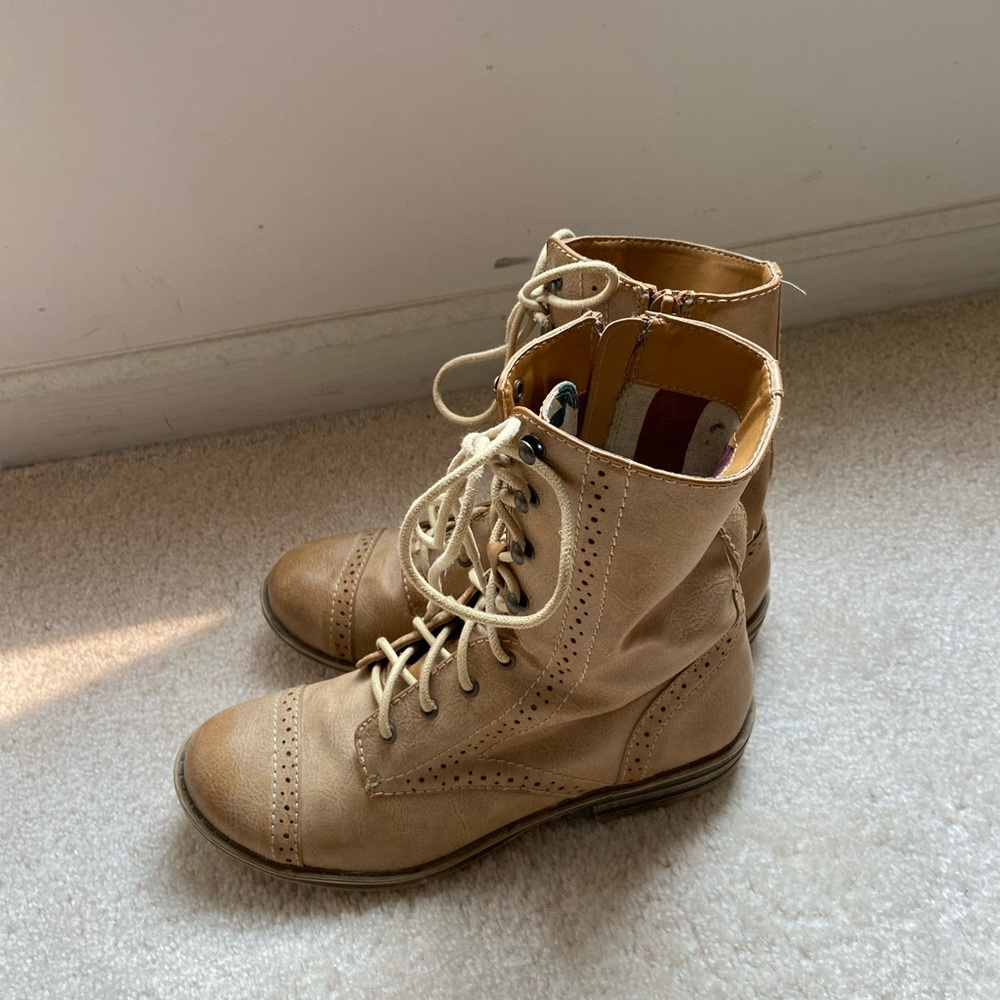 Mix No.6 | Tan Lace-Up Boots with Fold Over American Flag Print | Size 7